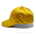 Boné de beisebol de cetim amarelo com logotipo de bordado